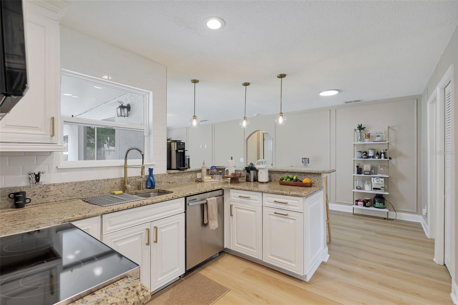 Image 6 of 41 For 7668 Holly Oak Court