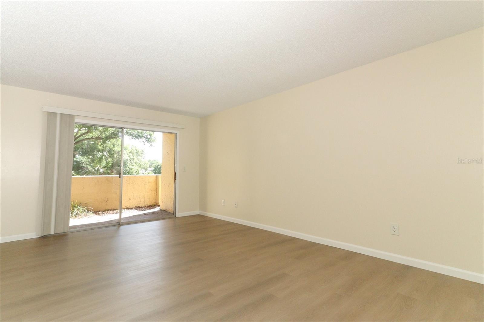 Image 10 of 33 For 662 Kenwick Circle 102
