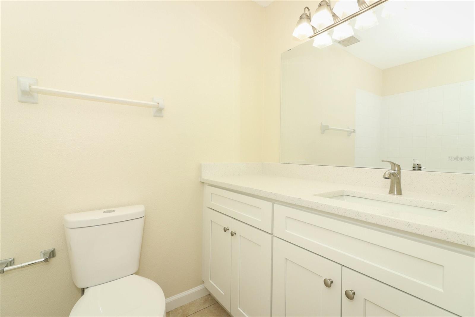 Image 11 of 33 For 662 Kenwick Circle 102