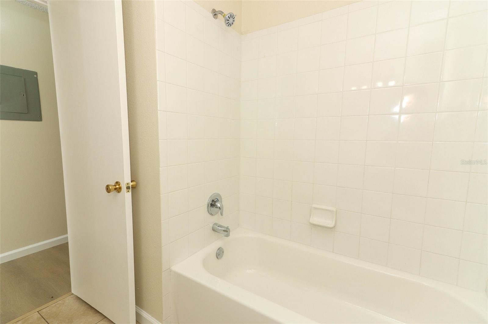 Image 12 of 33 For 662 Kenwick Circle 102