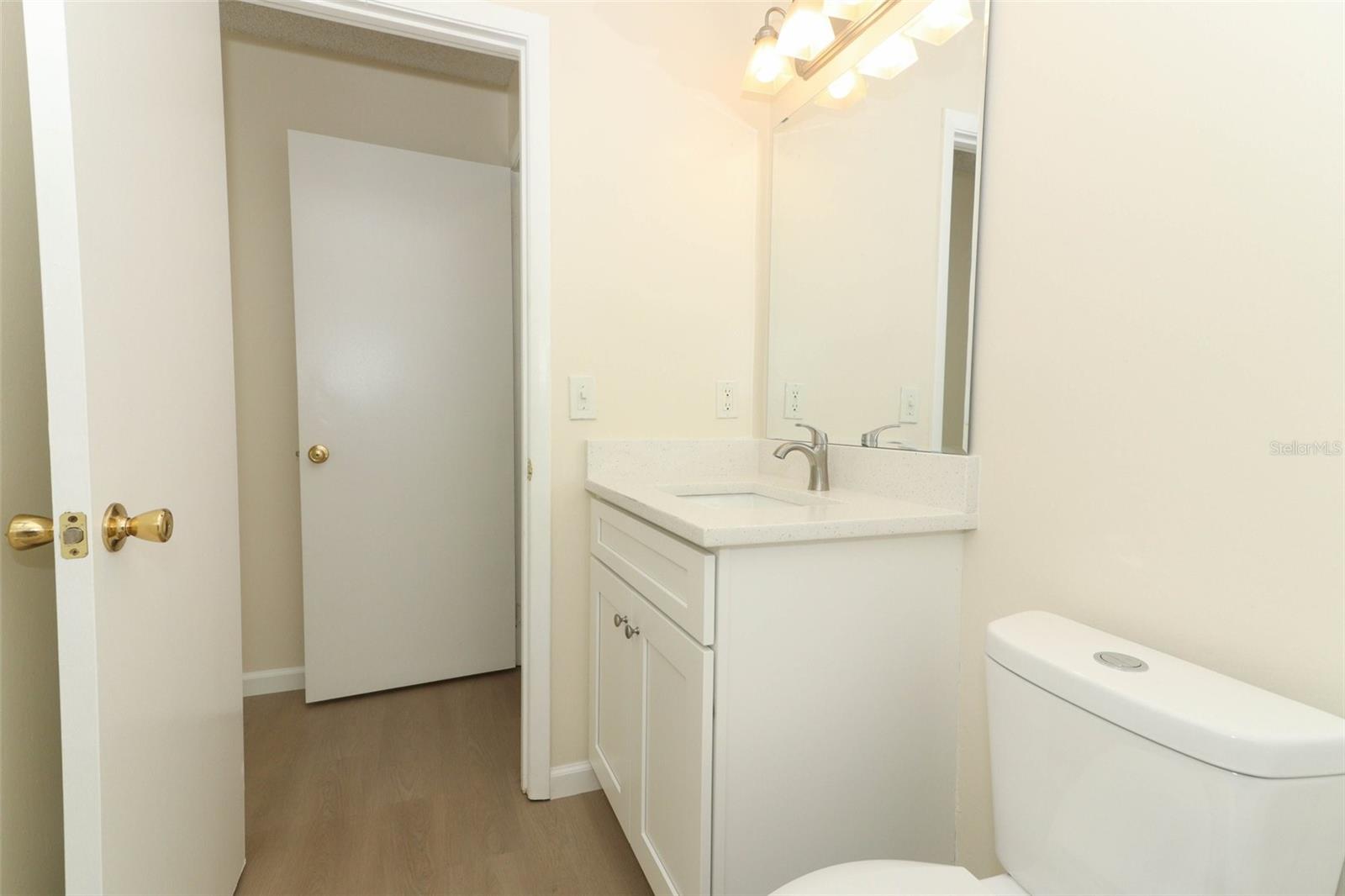 Image 14 of 33 For 662 Kenwick Circle 102