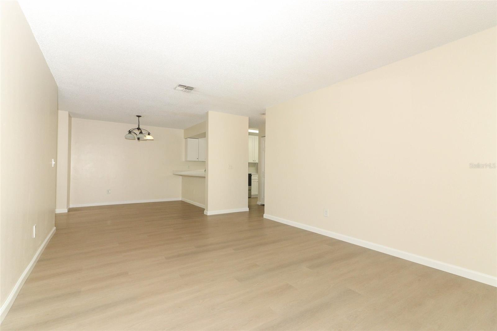 Image 16 of 33 For 662 Kenwick Circle 102