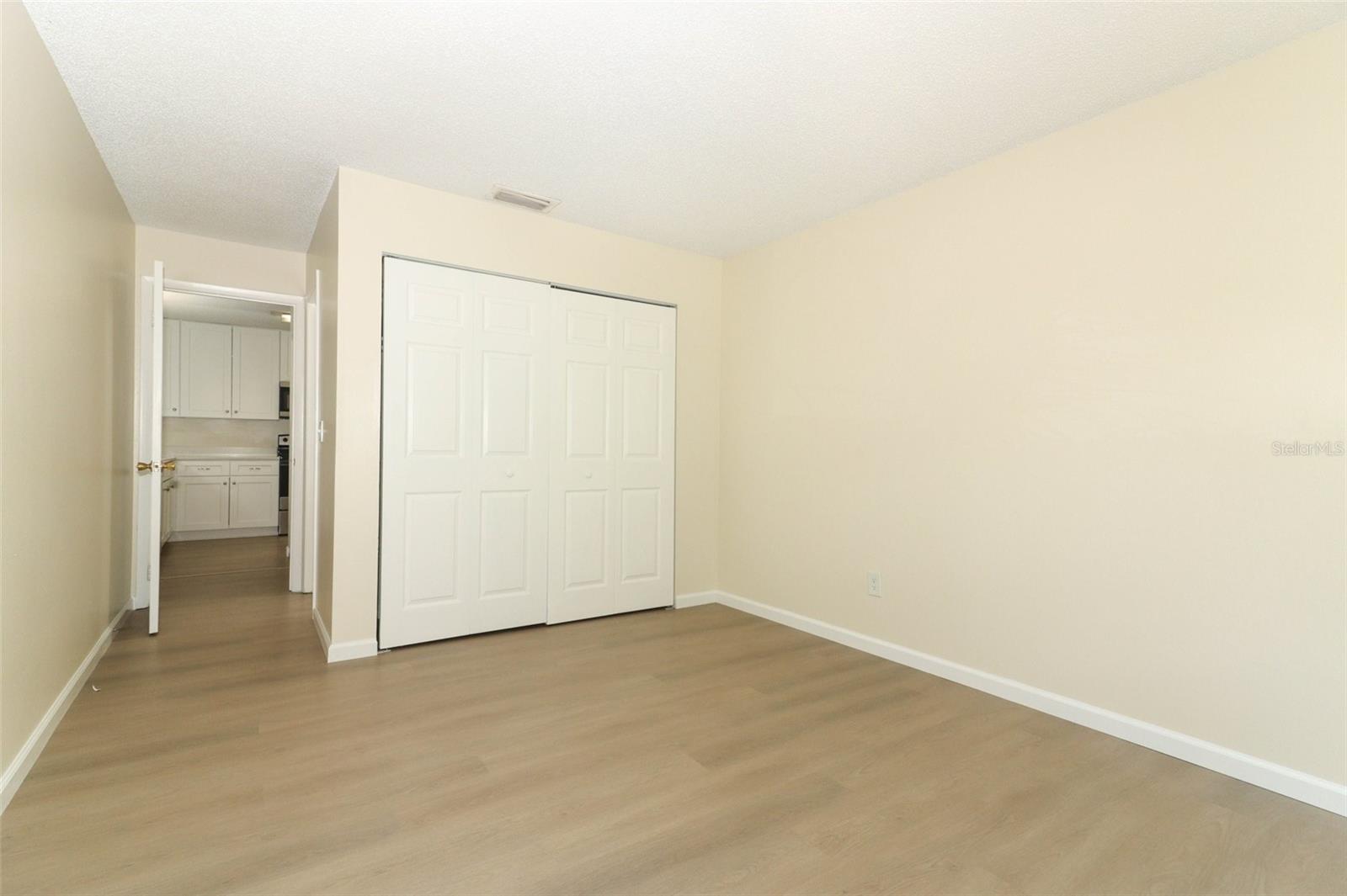 Image 21 of 33 For 662 Kenwick Circle 102