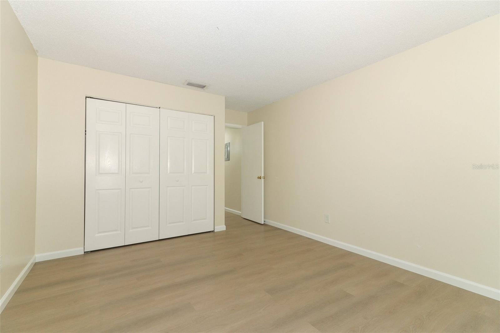 Image 23 of 33 For 662 Kenwick Circle 102