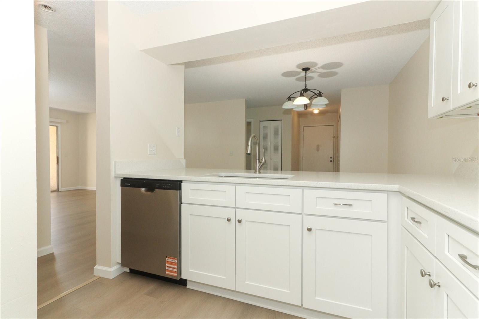 Image 4 of 33 For 662 Kenwick Circle 102