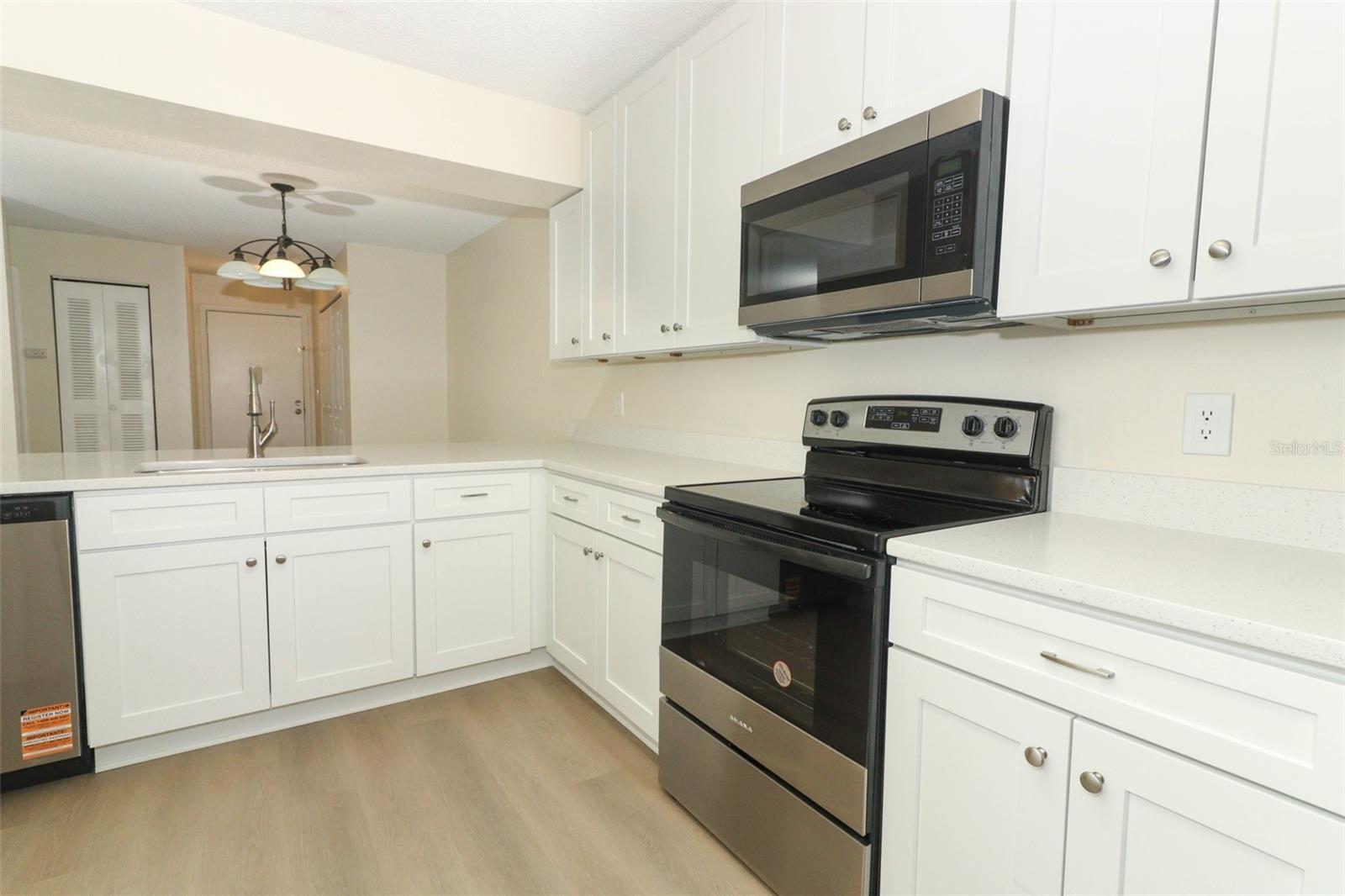 Image 5 of 33 For 662 Kenwick Circle 102