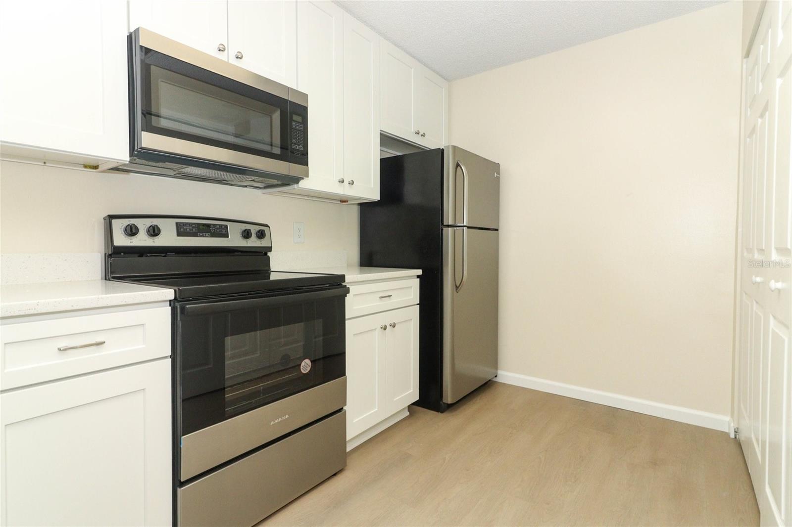 Image 6 of 33 For 662 Kenwick Circle 102