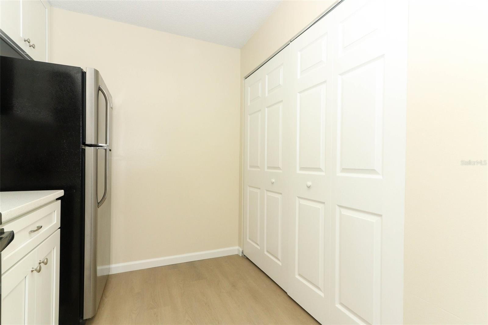 Image 7 of 33 For 662 Kenwick Circle 102