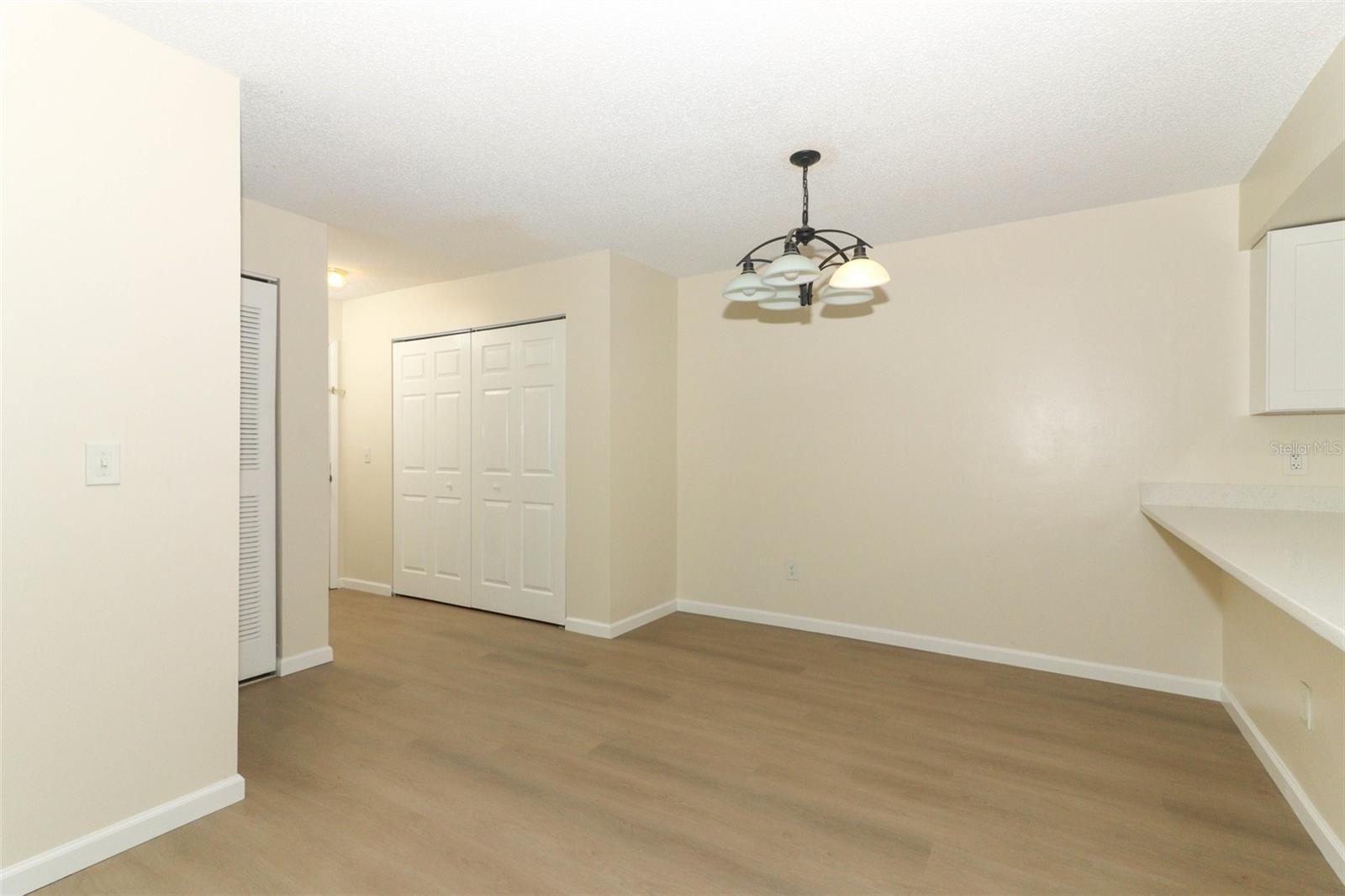 Image 8 of 33 For 662 Kenwick Circle 102