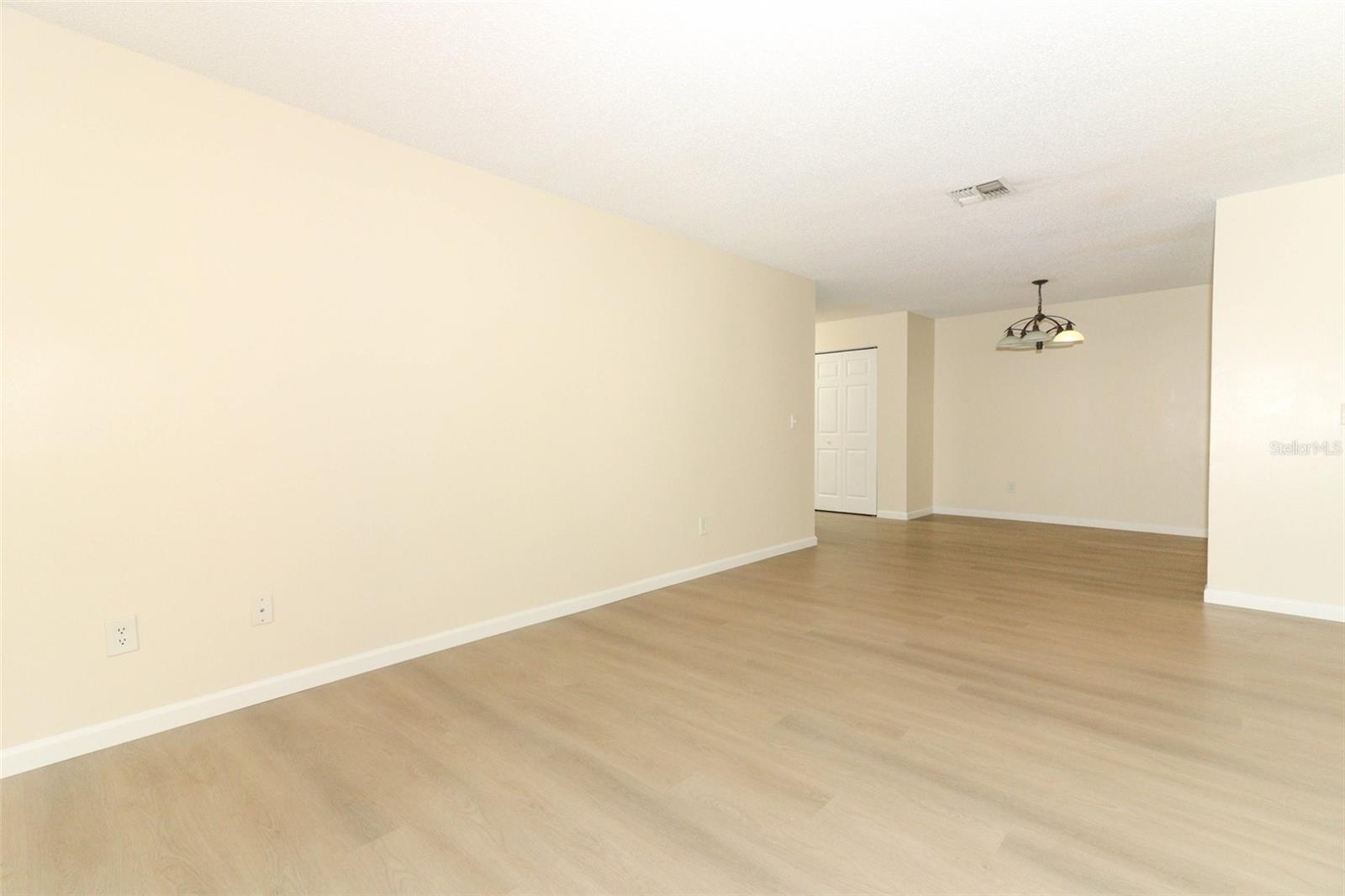 Image 9 of 33 For 662 Kenwick Circle 102