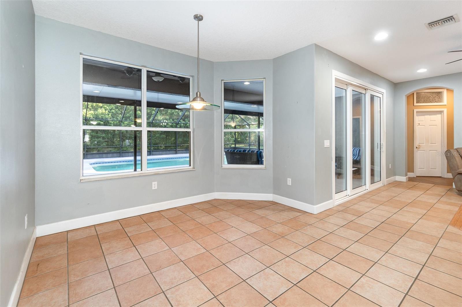 Image 10 of 29 For 433 Tangerine Avenue