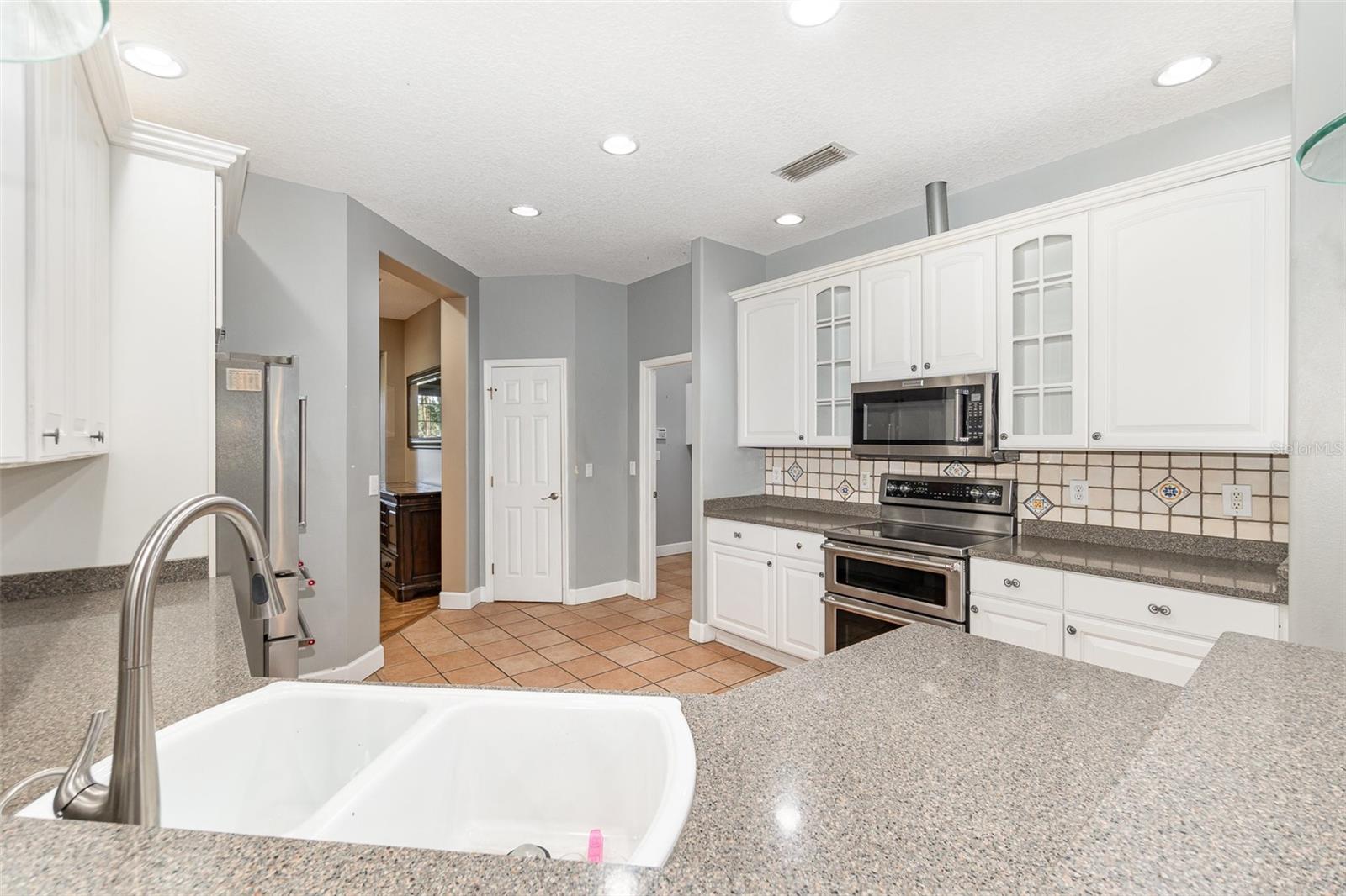 Image 11 of 29 For 433 Tangerine Avenue