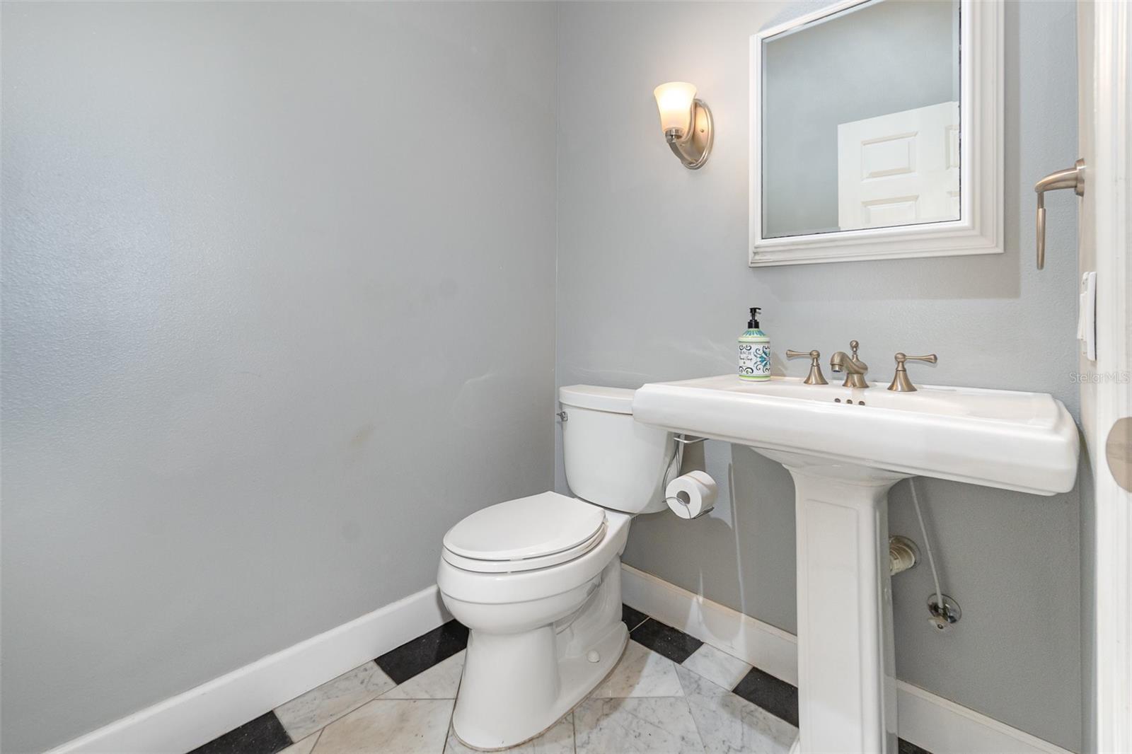 Image 15 of 29 For 433 Tangerine Avenue