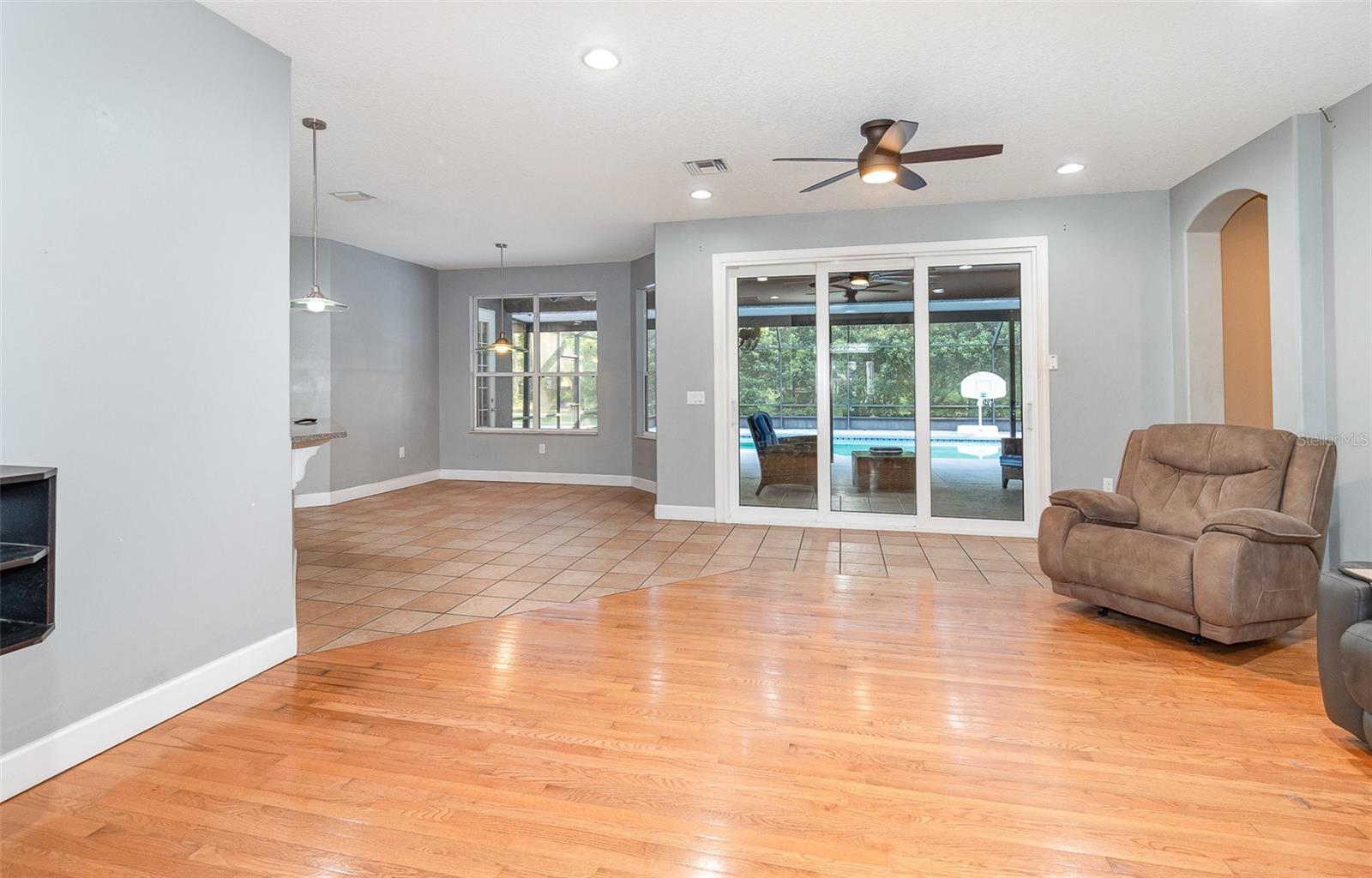 Image 9 of 29 For 433 Tangerine Avenue