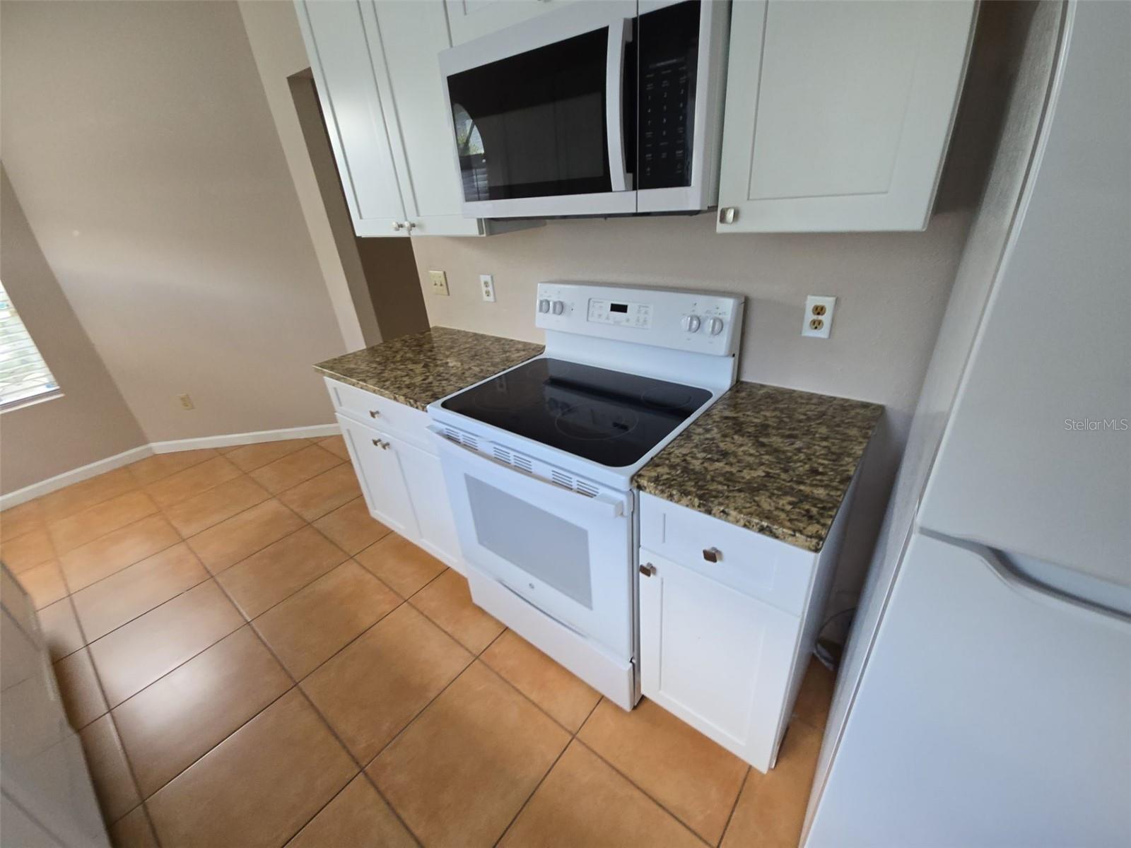 Image 2 of 12 For 129 Edgewater Circle
