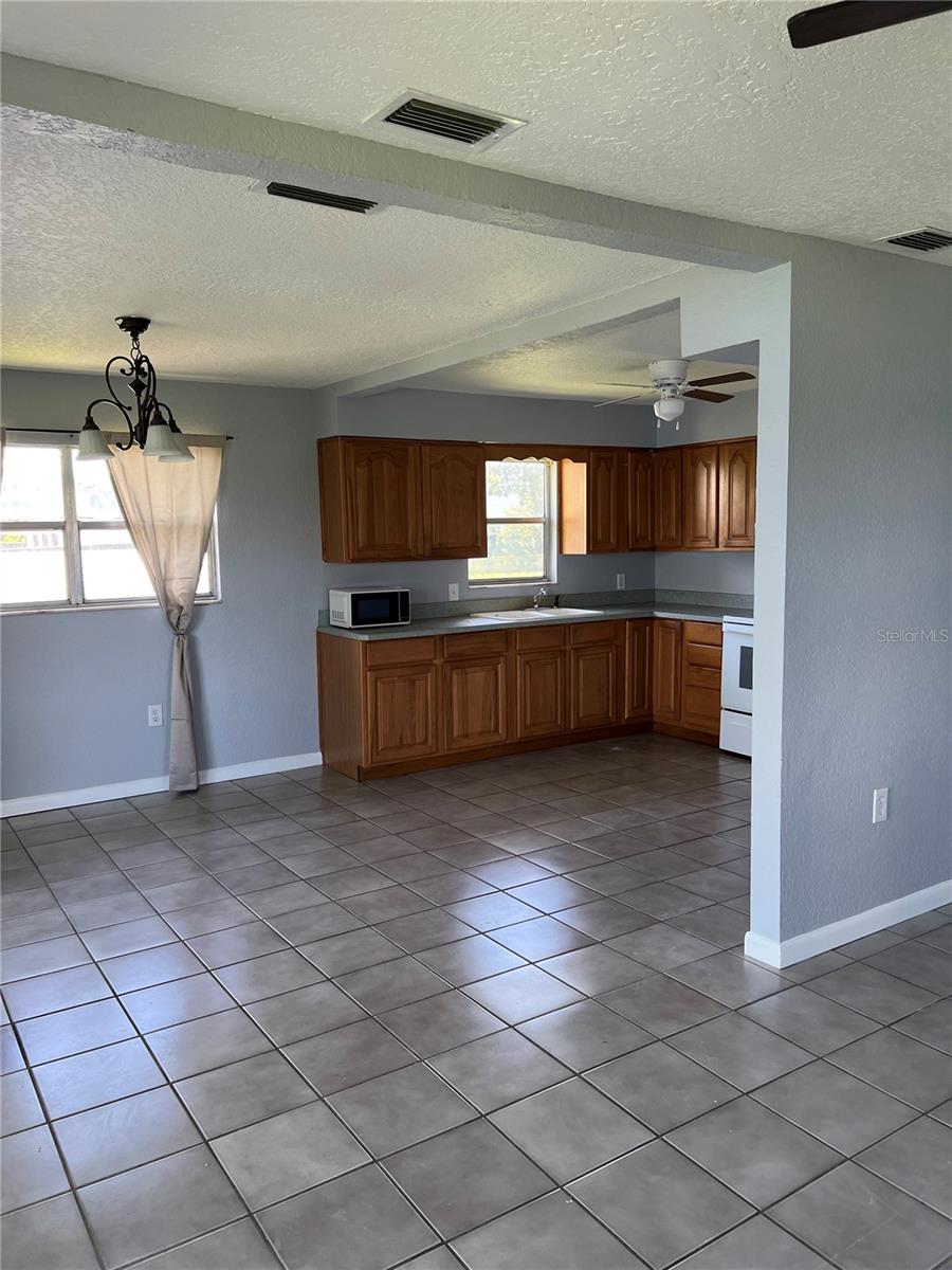 Image 6 of 18 For 14330 Ellerbee Street