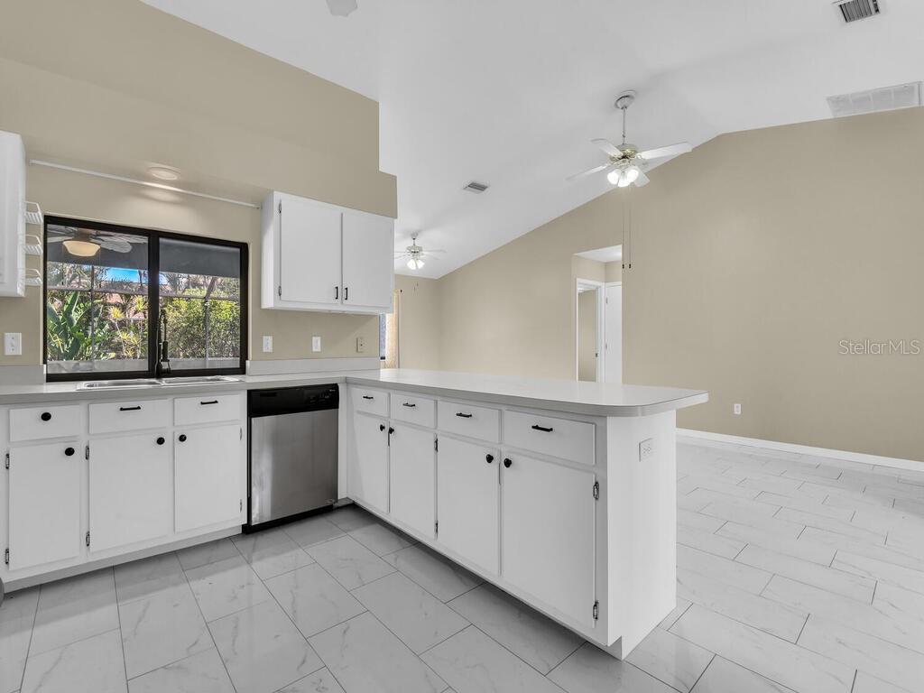 Image 4 of 25 For 1325 28th Street