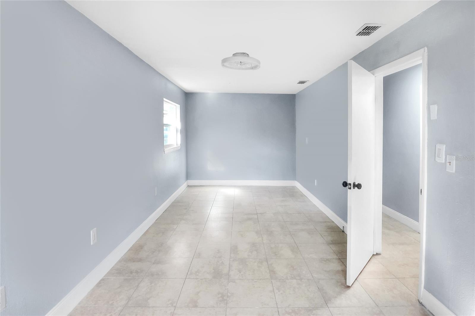 Image 11 of 34 For 642 Carver Drive
