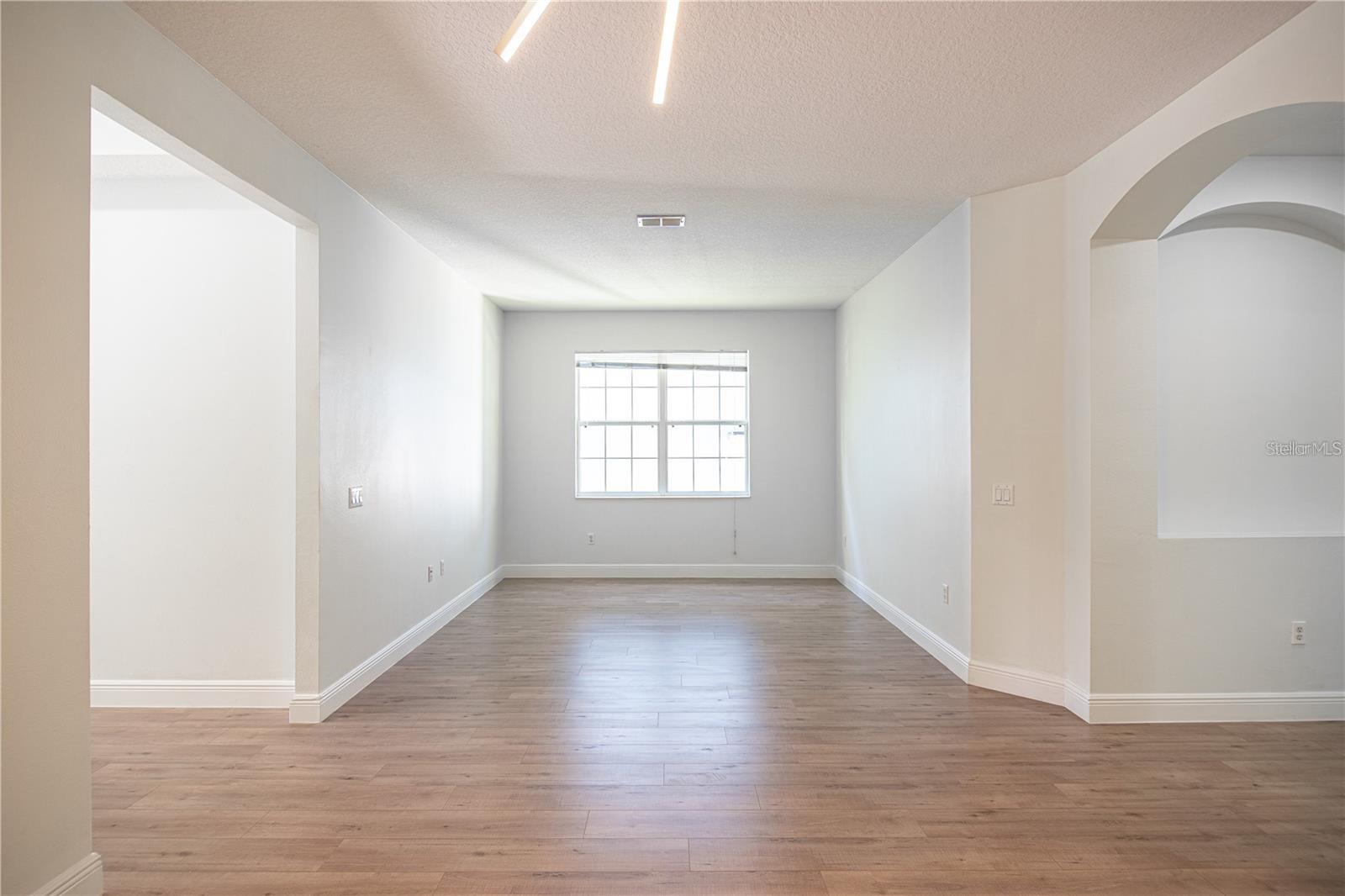 Image 10 of 44 For 9516 Piccadilly Sky Way