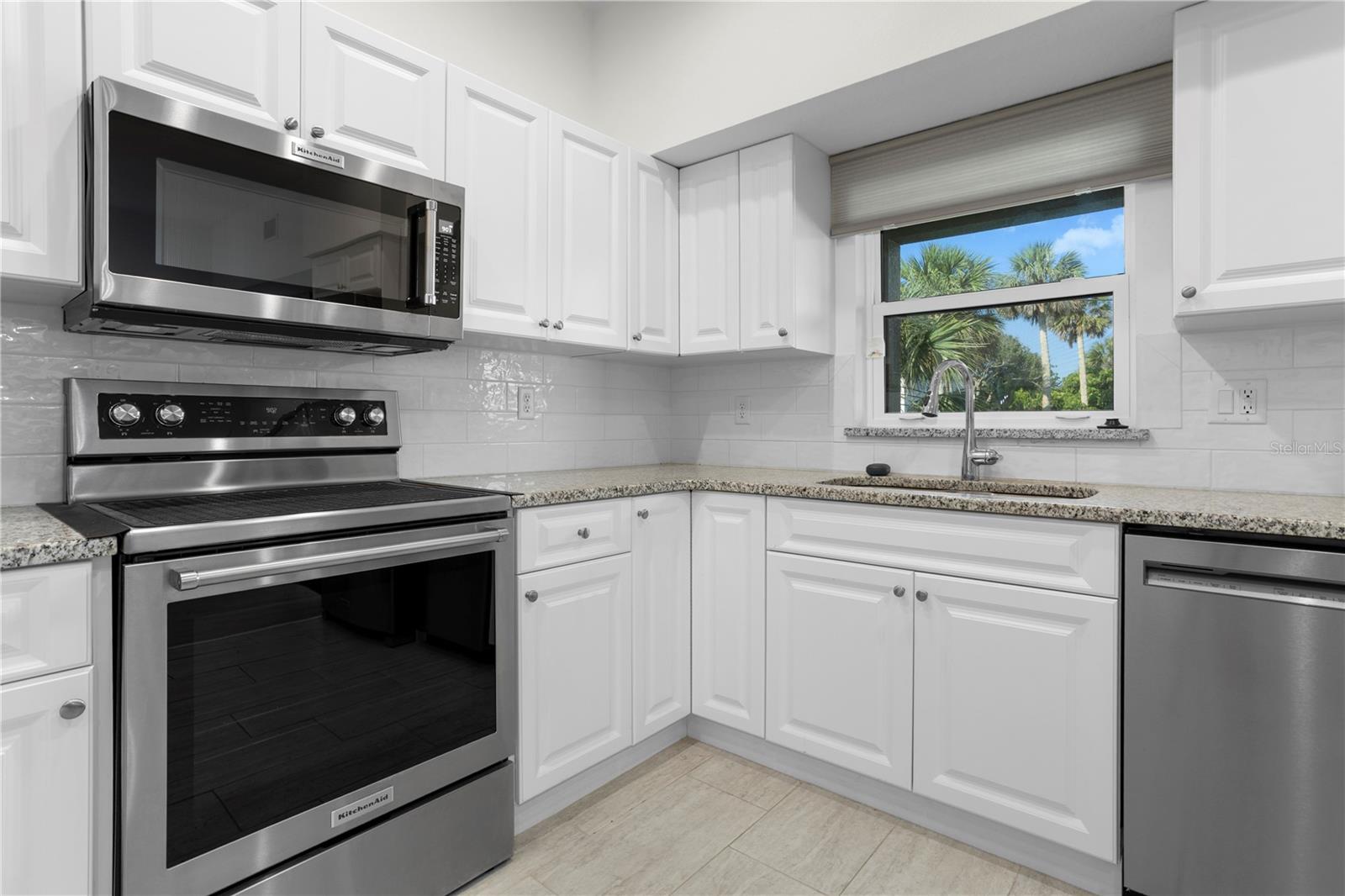 Image 10 of 31 For 725 Grandview Avenue