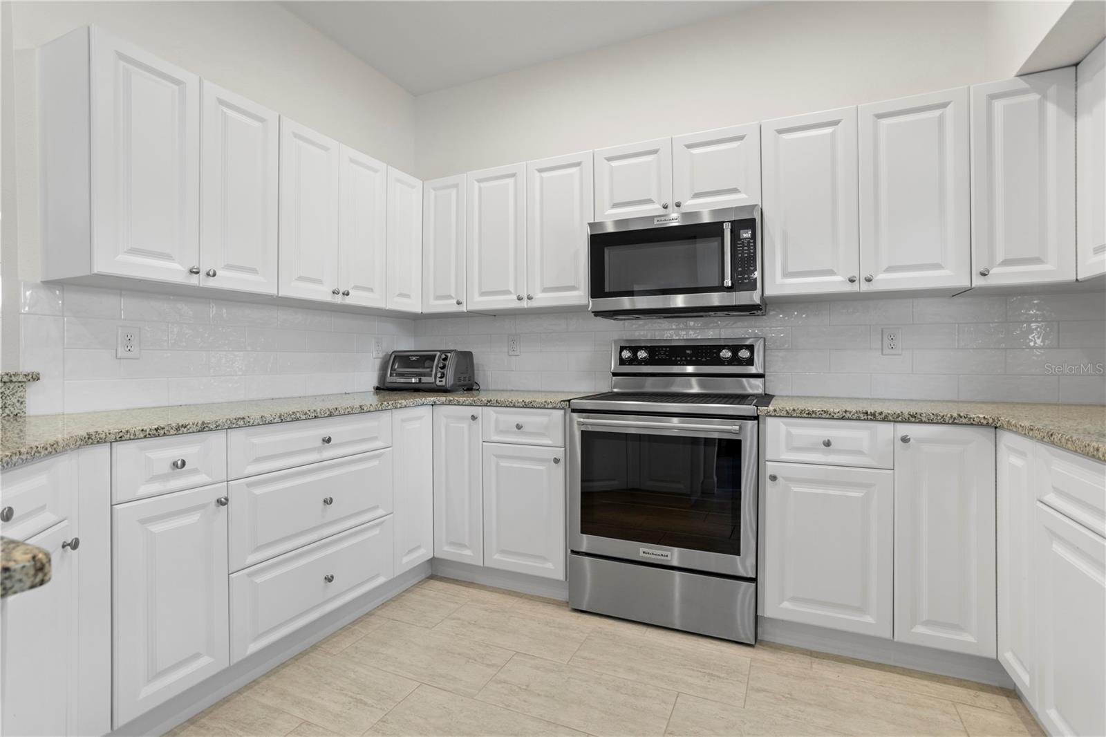 Image 11 of 31 For 725 Grandview Avenue