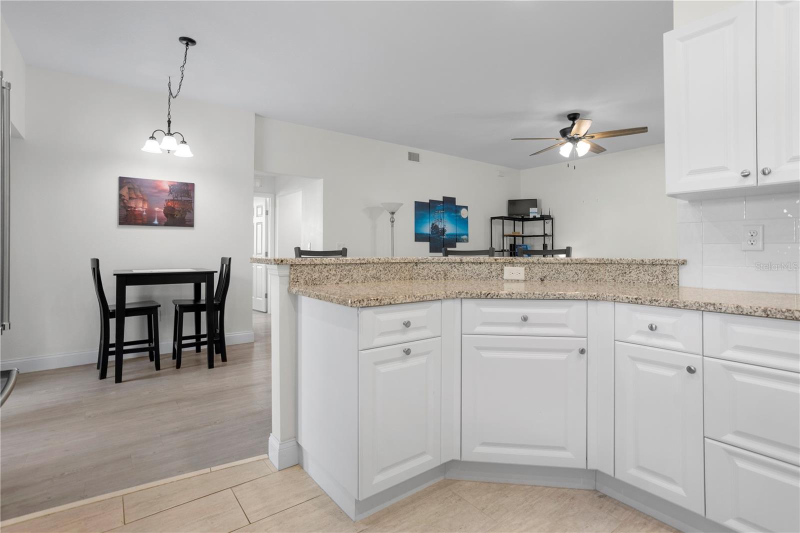 Image 13 of 31 For 725 Grandview Avenue