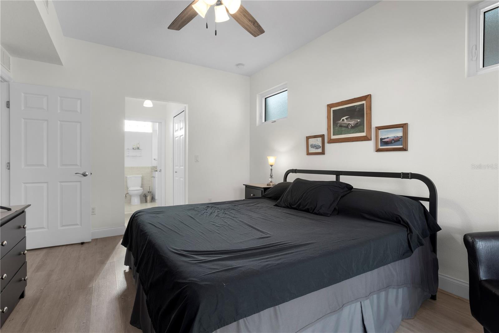 Image 15 of 31 For 725 Grandview Avenue