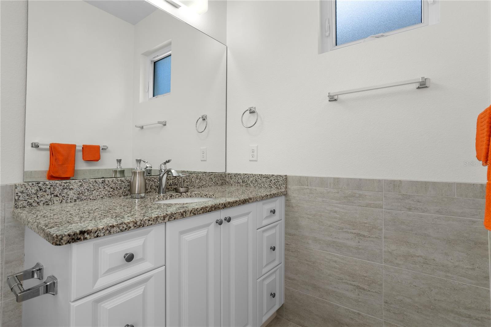 Image 16 of 31 For 725 Grandview Avenue