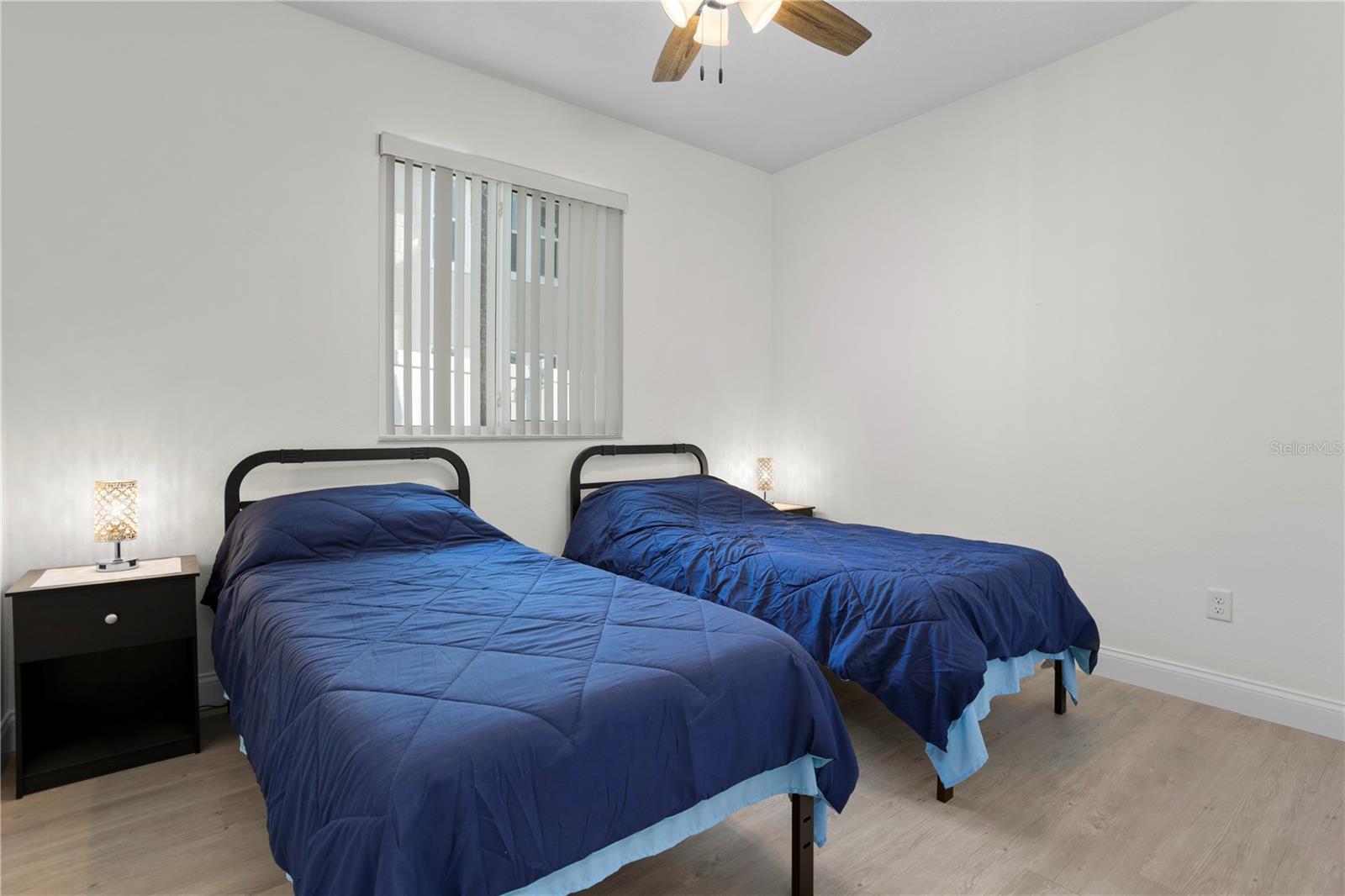 Image 18 of 31 For 725 Grandview Avenue