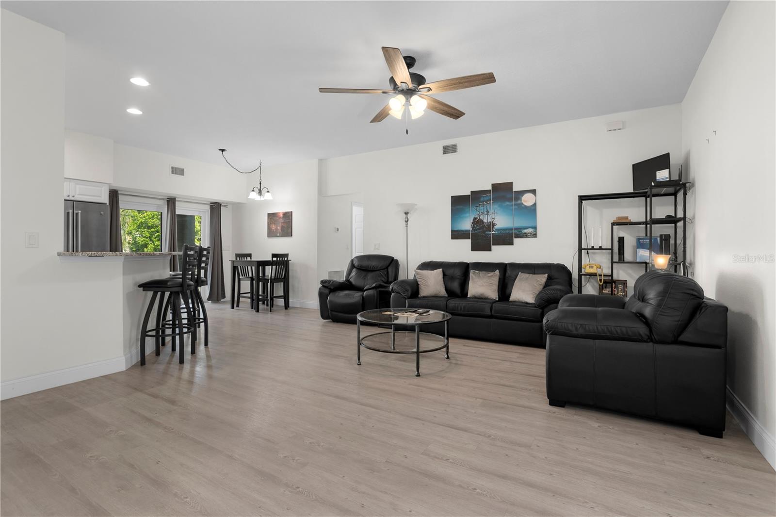 Image 3 of 31 For 725 Grandview Avenue