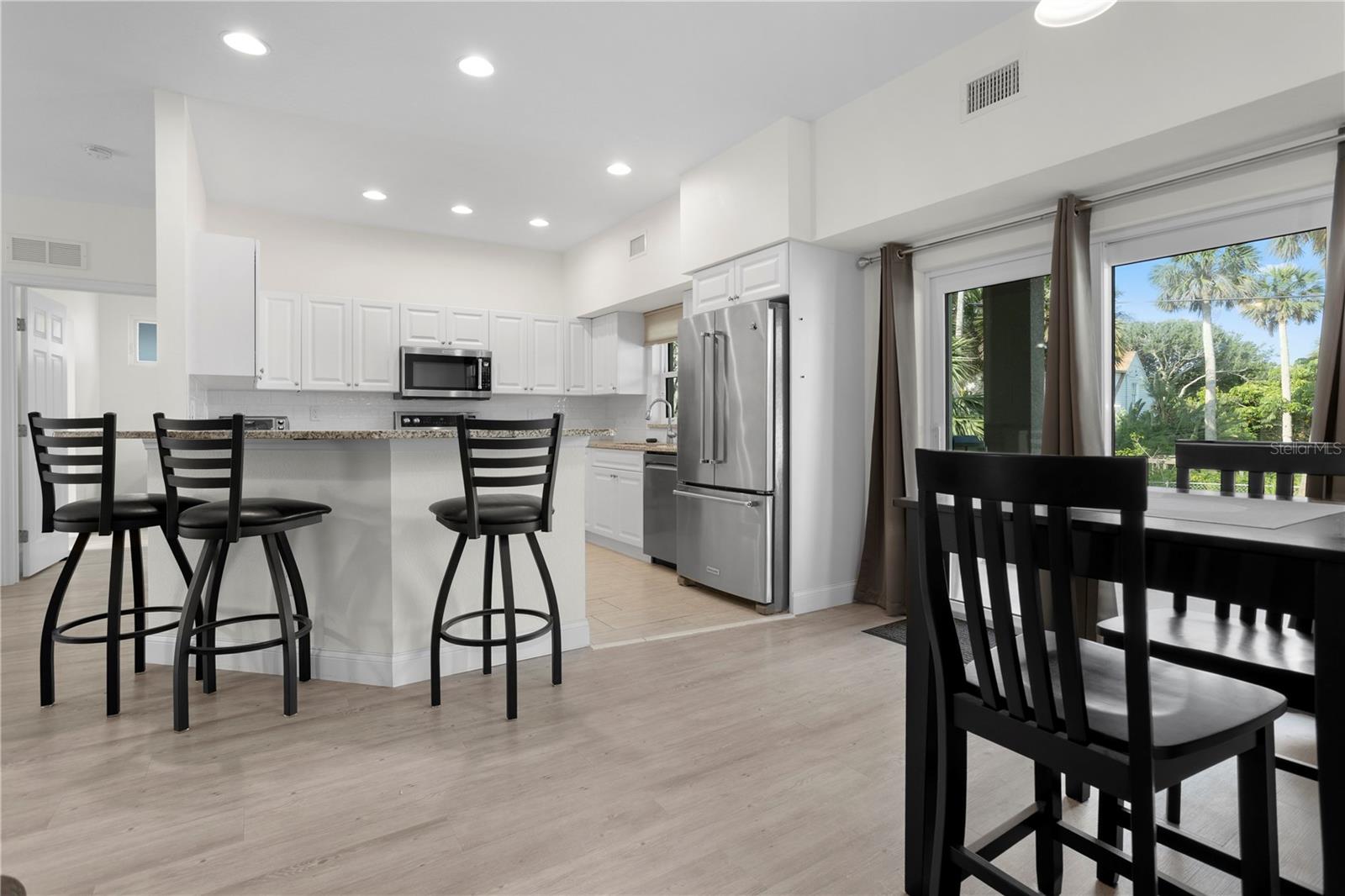 Image 8 of 31 For 725 Grandview Avenue