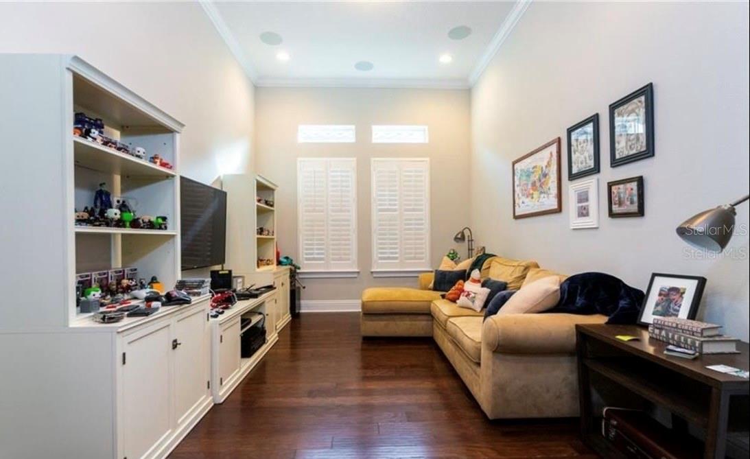 Image 14 of 19 For 10407 Warrick Street