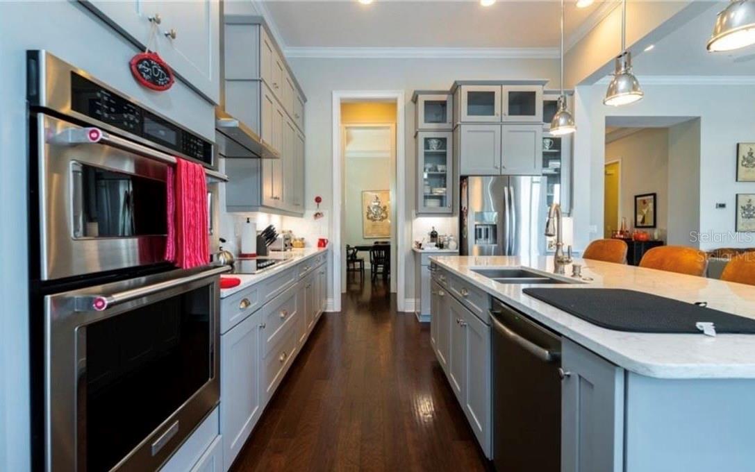 Image 7 of 19 For 10407 Warrick Street