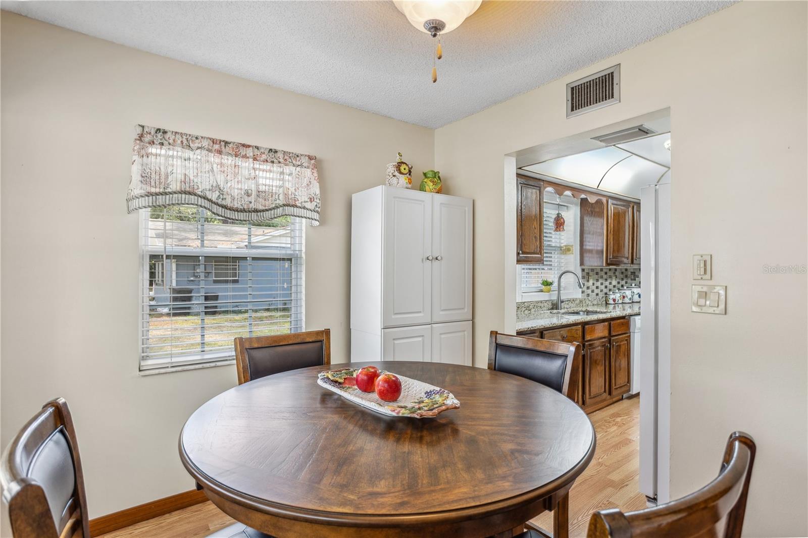 Image 15 of 33 For 360 Pineview Street