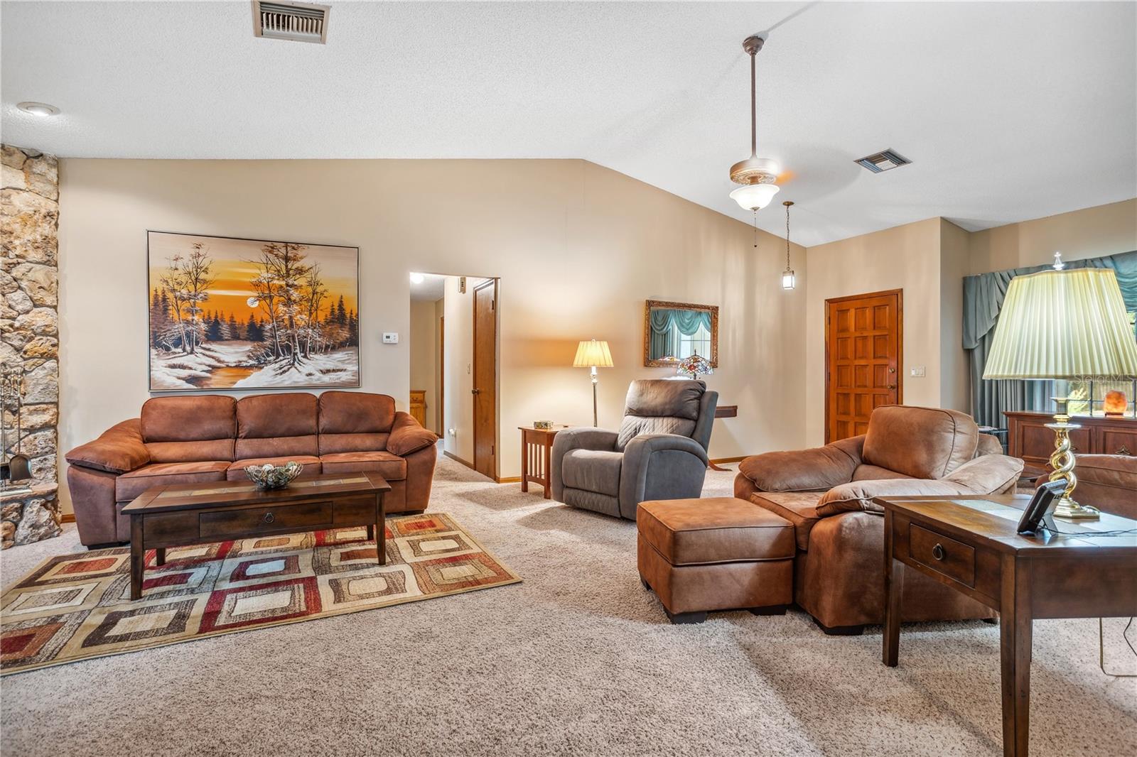 Image 6 of 33 For 360 Pineview Street