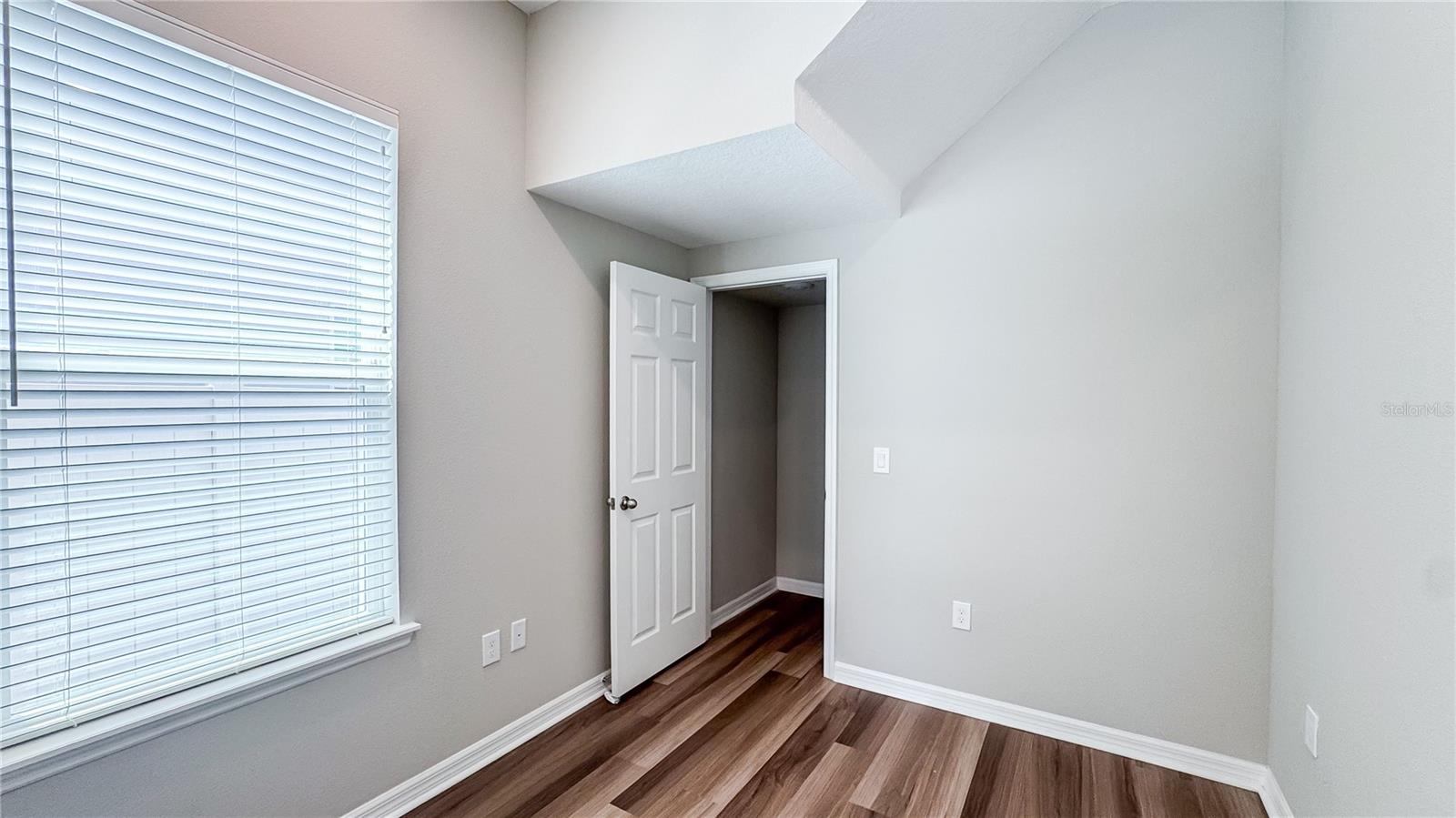 Image 5 of 29 For 9917 Summerlake Groves Street