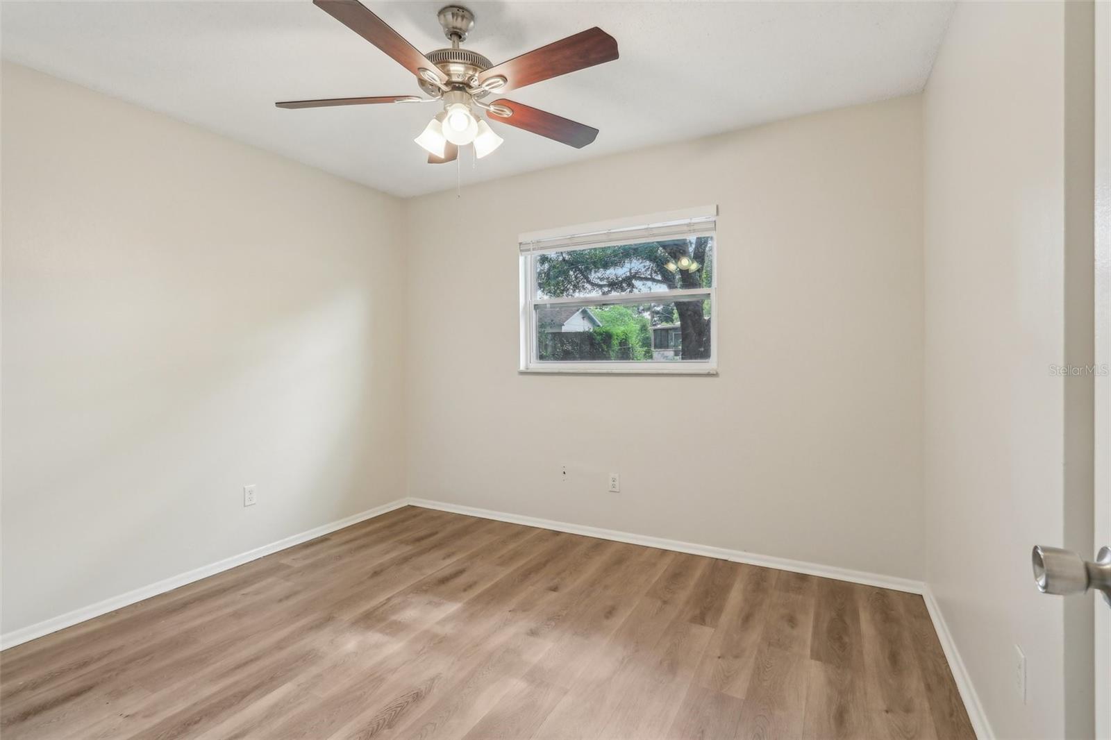 Image 21 of 29 For 384 Zinnia Drive