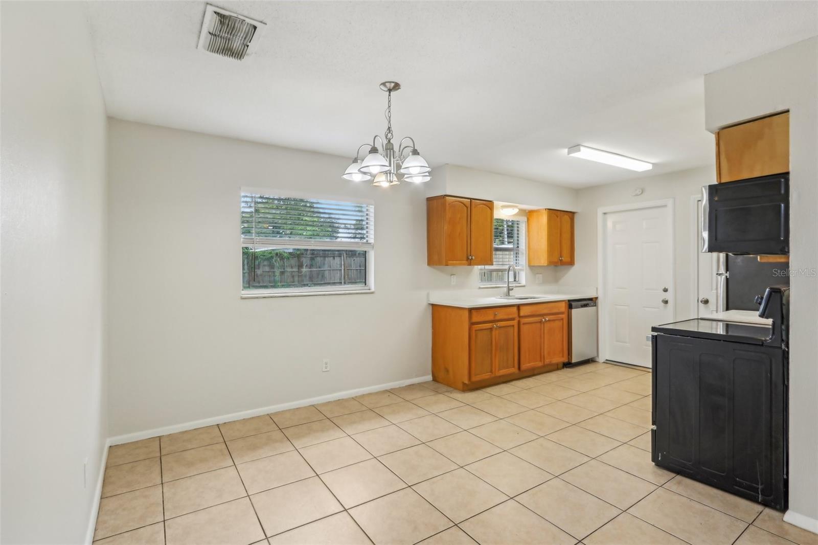 Image 7 of 29 For 384 Zinnia Drive