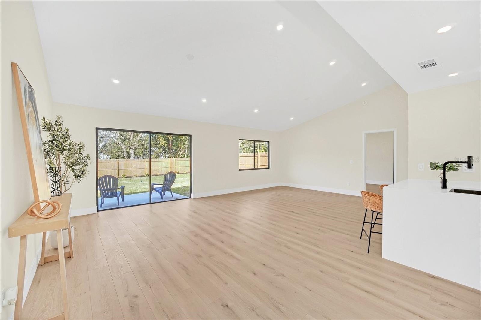 Image 11 of 50 For 8244 Limetree