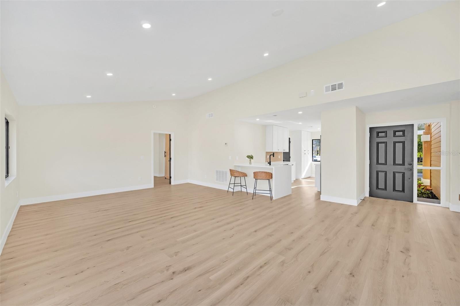 Image 15 of 50 For 8244 Limetree