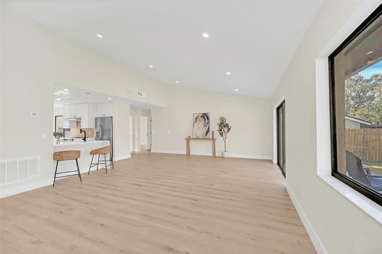 Image 16 of 50 For 8244 Limetree