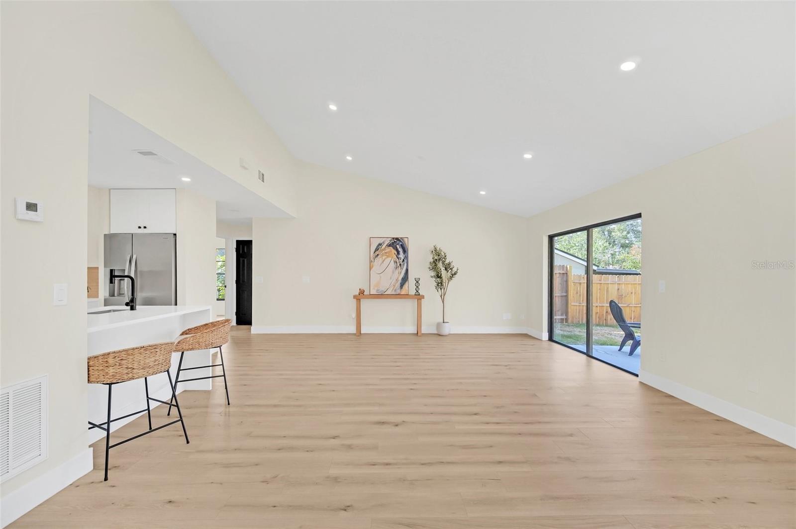 Image 17 of 50 For 8244 Limetree