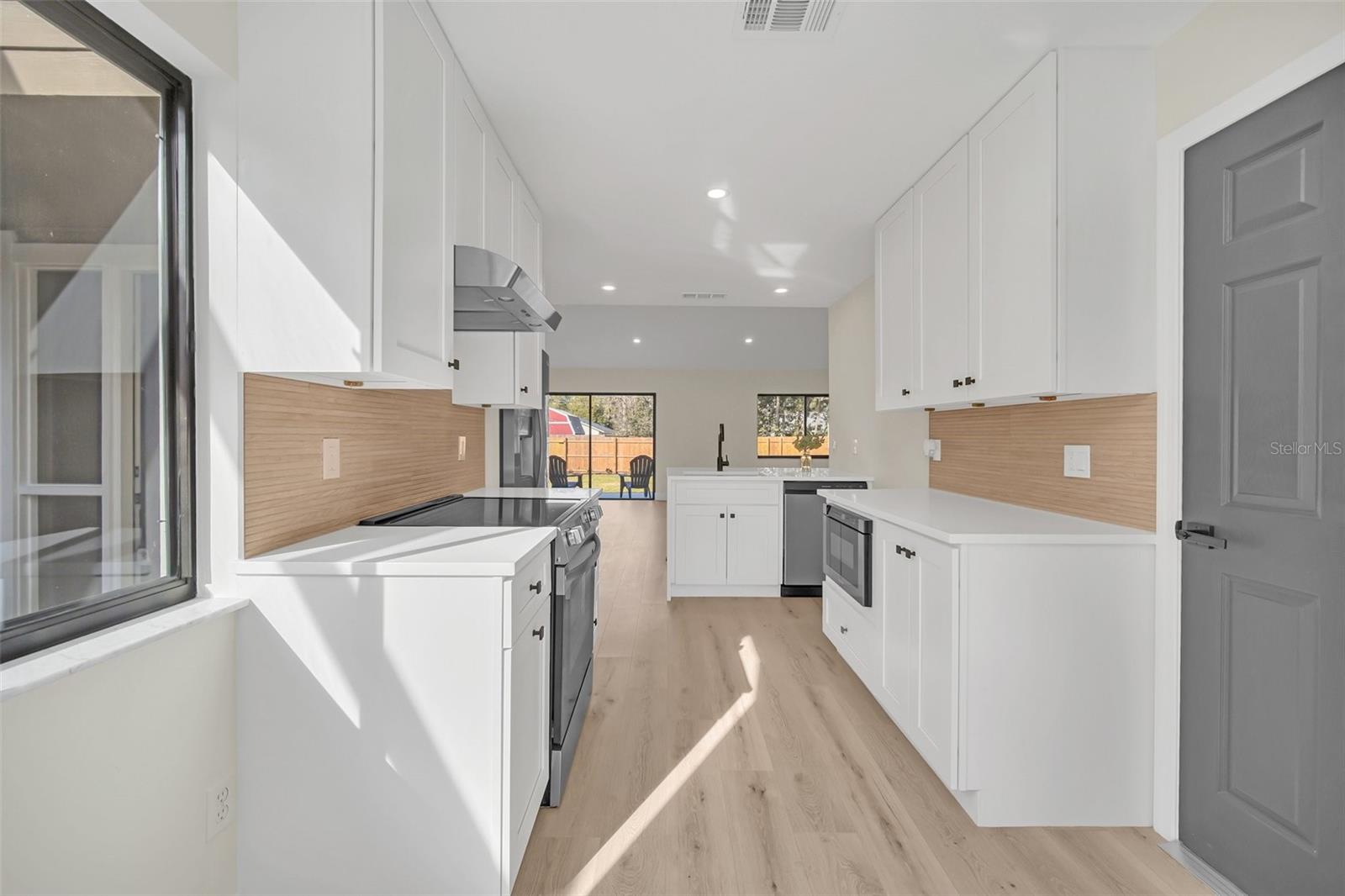 Image 24 of 50 For 8244 Limetree