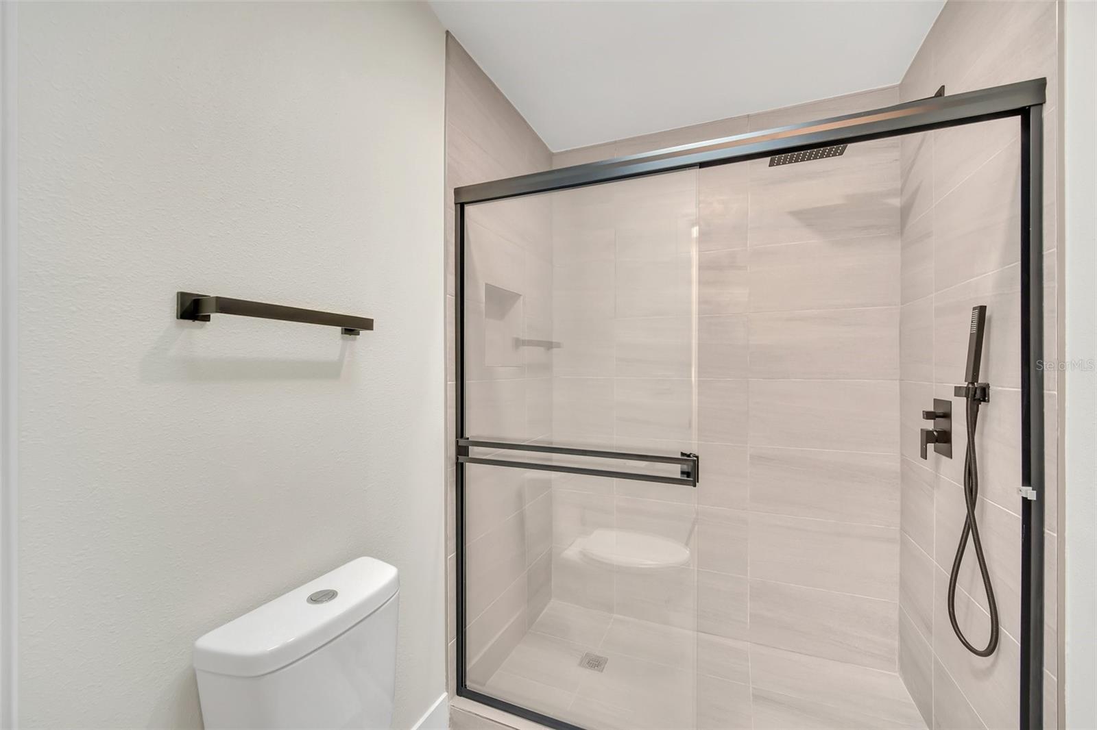 Image 30 of 50 For 8244 Limetree