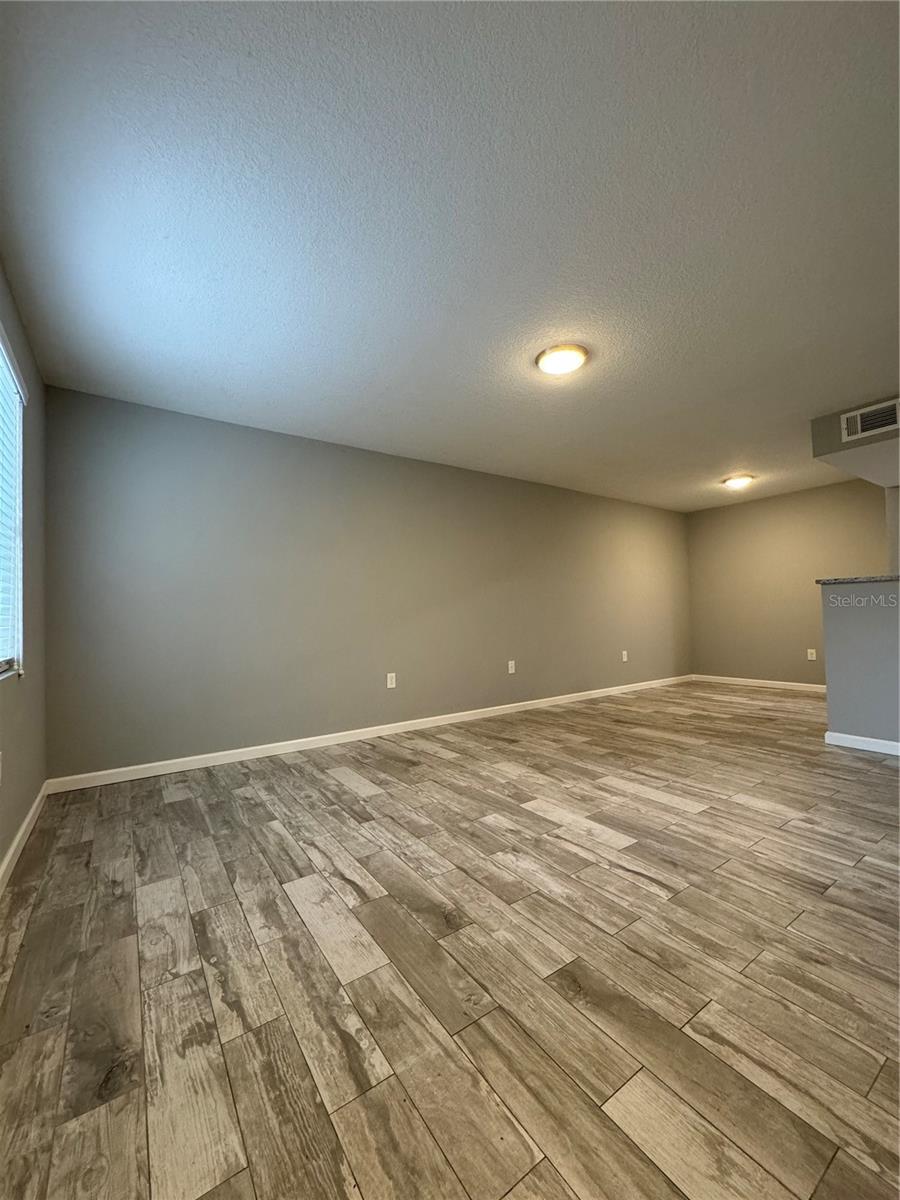 Image 3 of 8 For 3036 Parkway Boulevard 104