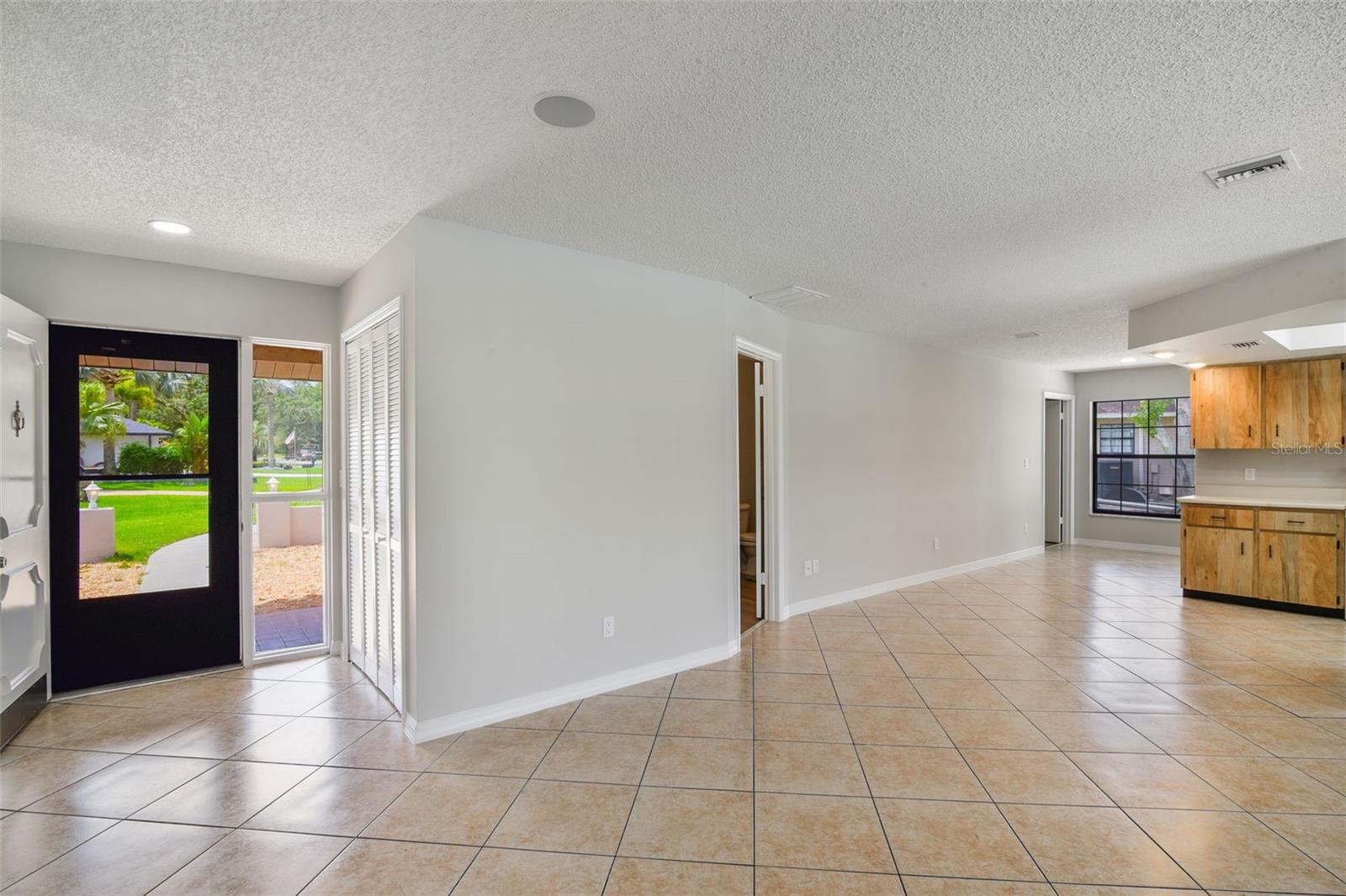 Image 10 of 78 For 1620 Texas Court