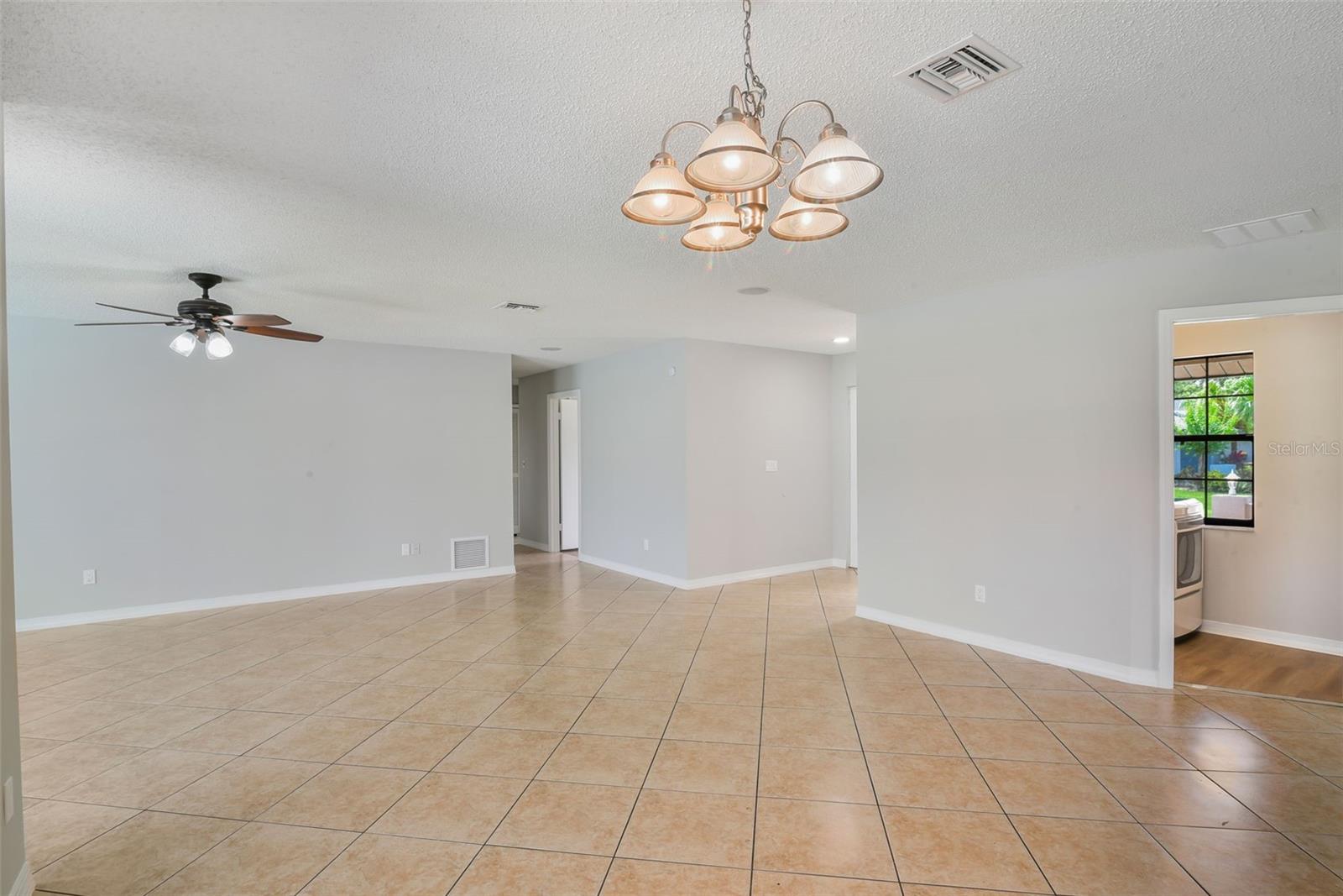Image 16 of 78 For 1620 Texas Court