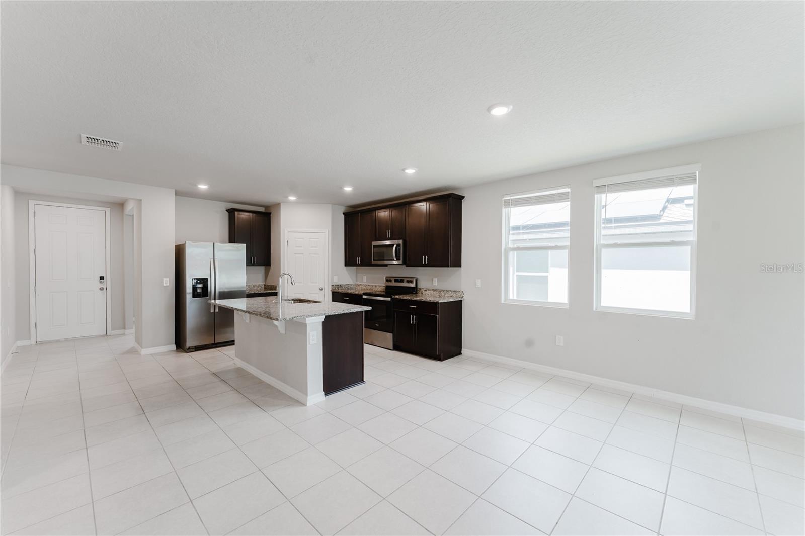 Image 14 of 39 For 856 Teton Street