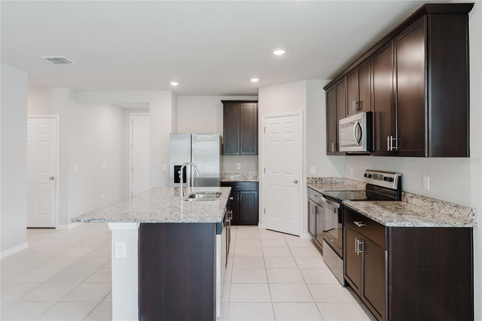 Image 6 of 39 For 856 Teton Street