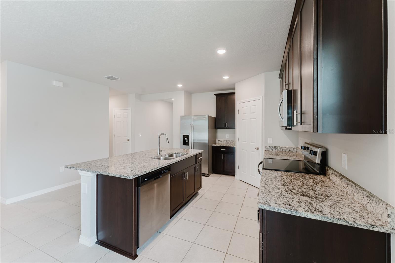 Image 7 of 39 For 856 Teton Street